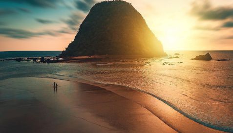 Sunset-Pantai-Pulau-Merah