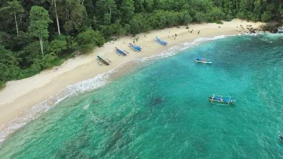 Green-Bay-Banyuwangi